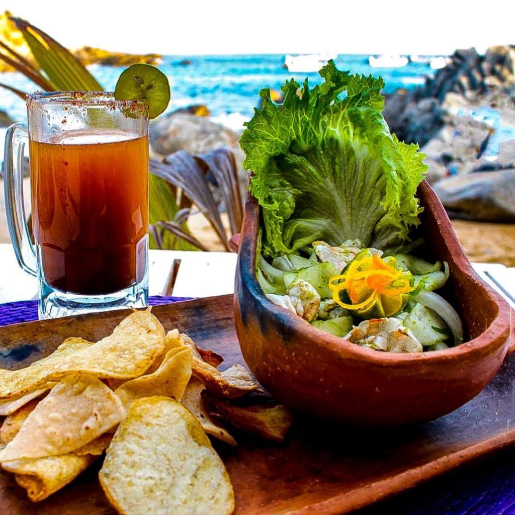 Aguachile en playa manzanillo